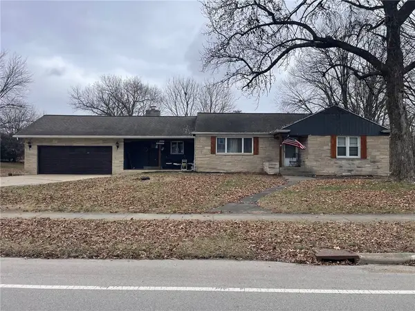 806 S 4th Street, Effingham, IL 62401