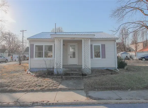 1422 Madison Avenue, Charleston, IL 61920