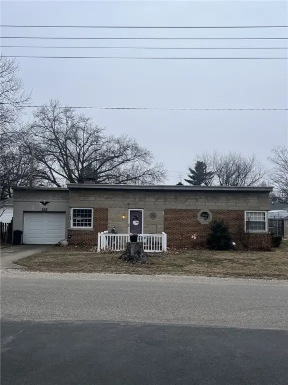 213 S Eads Avenue, Paris, IL 61944 - Image #1