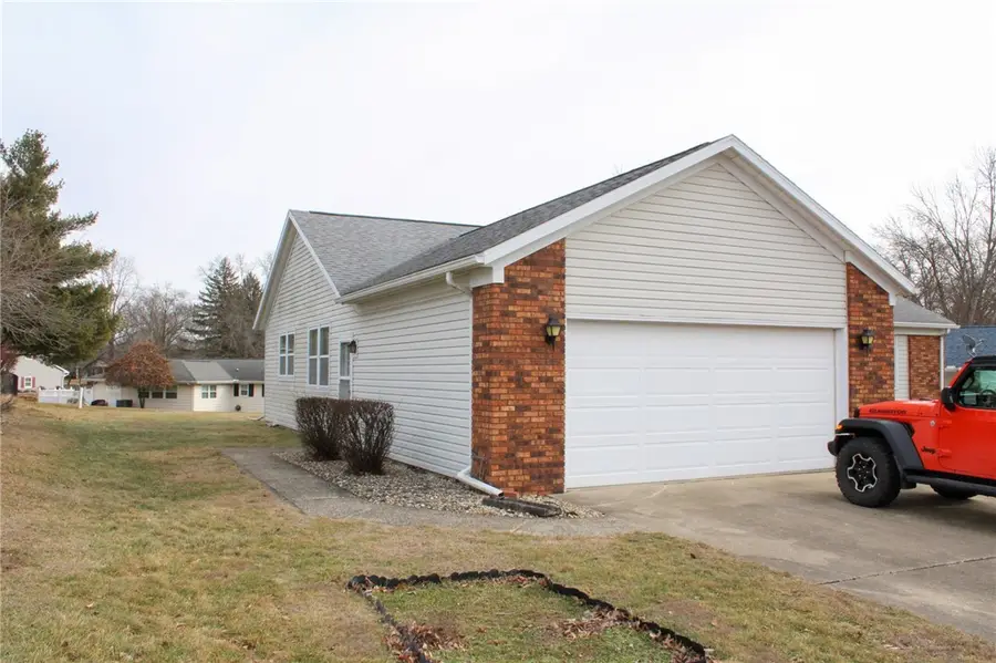 2243 Eden Drive, Charleston, IL 61920 - Image #3