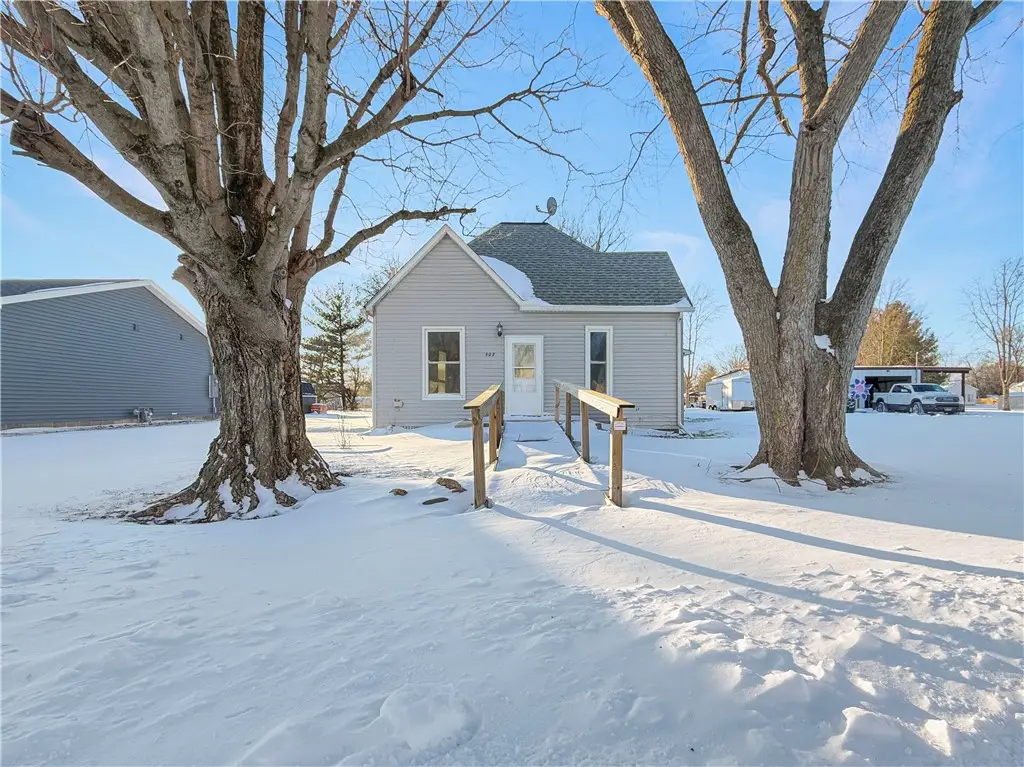 507 S Saint John Street, Bethany, IL 61914 - #1