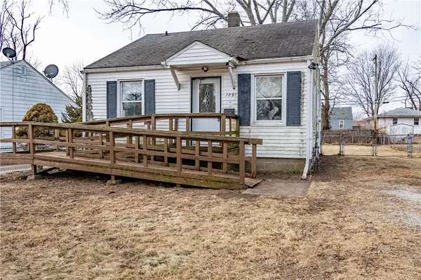 1091 N Oakcrest Avenue, Decatur, IL 62522