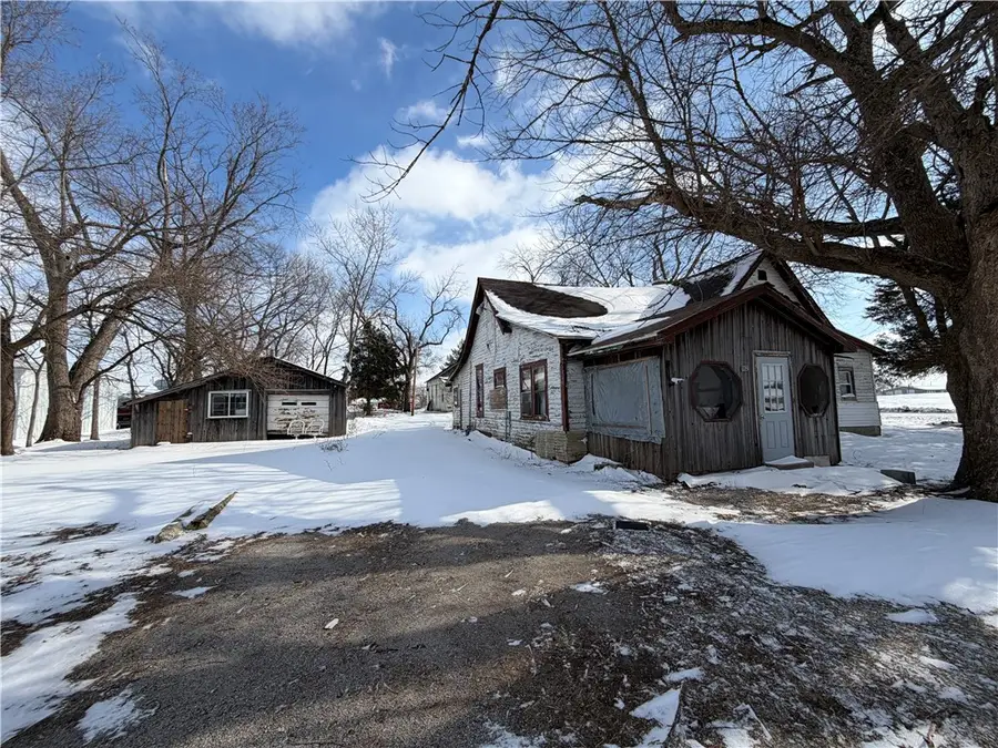 112 Walnut Street, Oakland, IL 61943 - #2