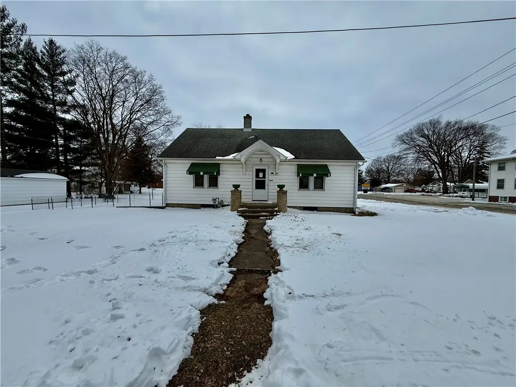 301 S Lincoln Street, Bethany, IL 61914 - #1