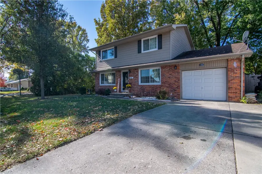 1023 S Washington Street, Sullivan, IL 61951 - #2