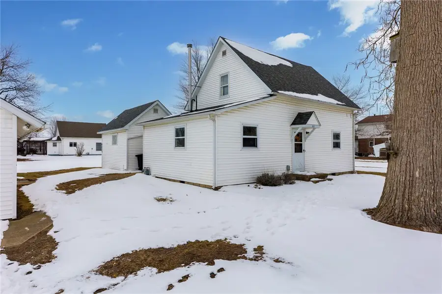 302 W North 3rd Street #W, Stewardson, IL 62463 - #3