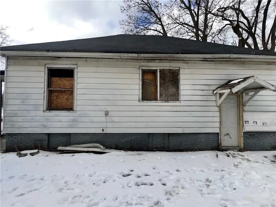 1166 E Walnut Street, Decatur, IL 62526 - #2