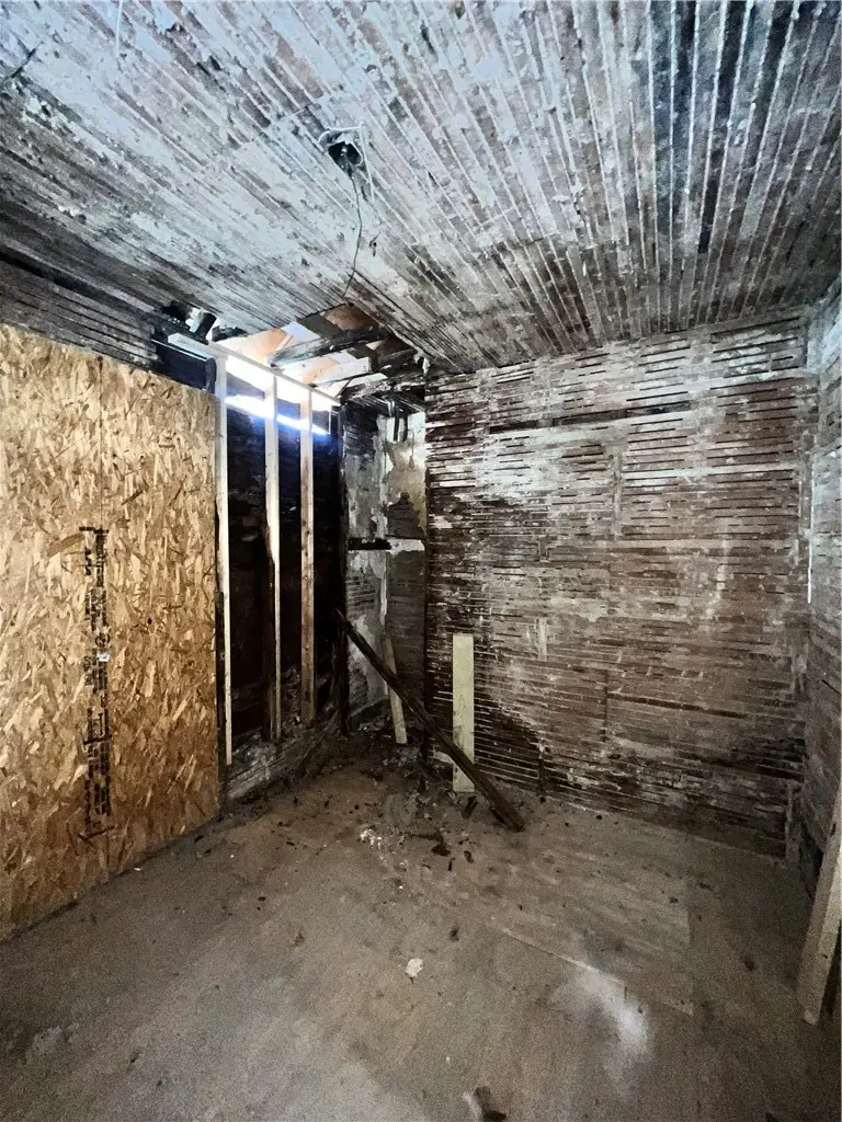 1166 E Walnut Street, Decatur, IL 62526 - #3