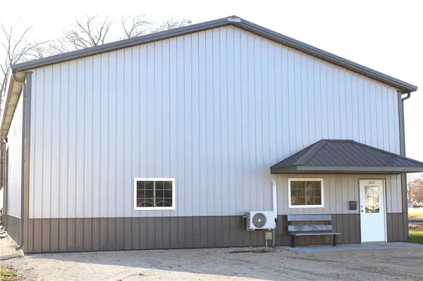 305 S Oak Street, Windsor, IL 61957