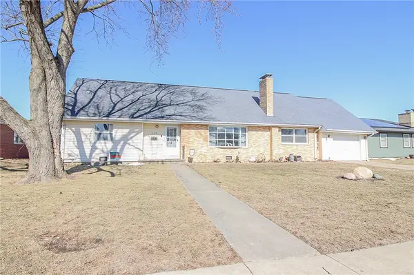 420 Crestview Drive, Mattoon, IL 61938