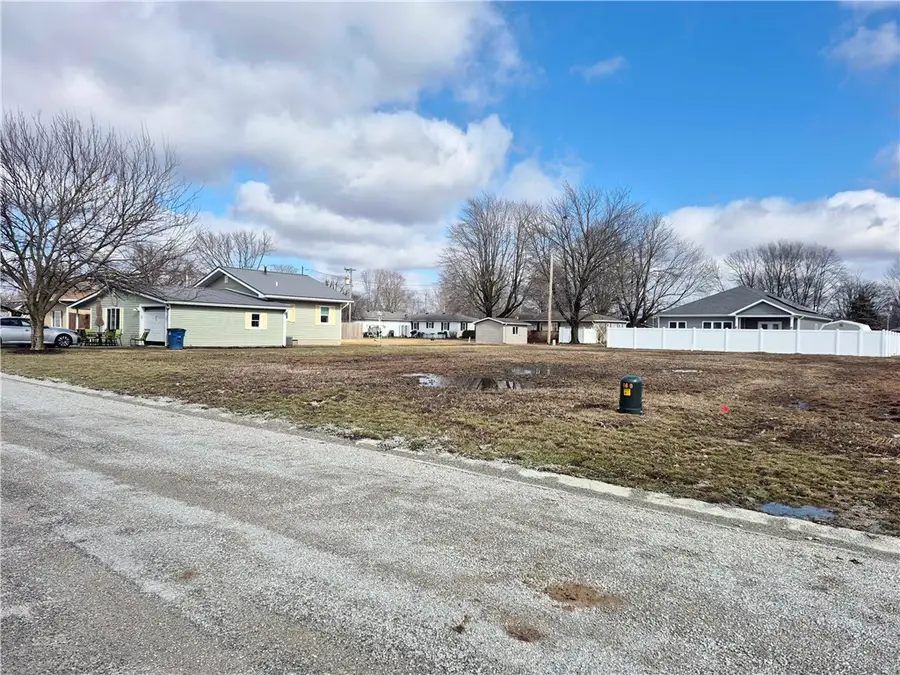 1214 S Prairie Street, Robinson, IL 62454 - #3