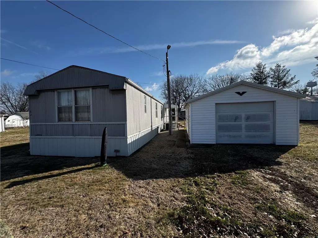 527 SW Washington Street, Clay City, IL 62824 - #1