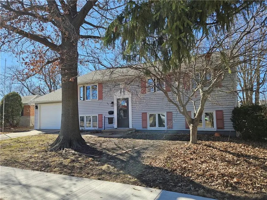 407 N Main Street, Sullivan, IL 61951 - #3