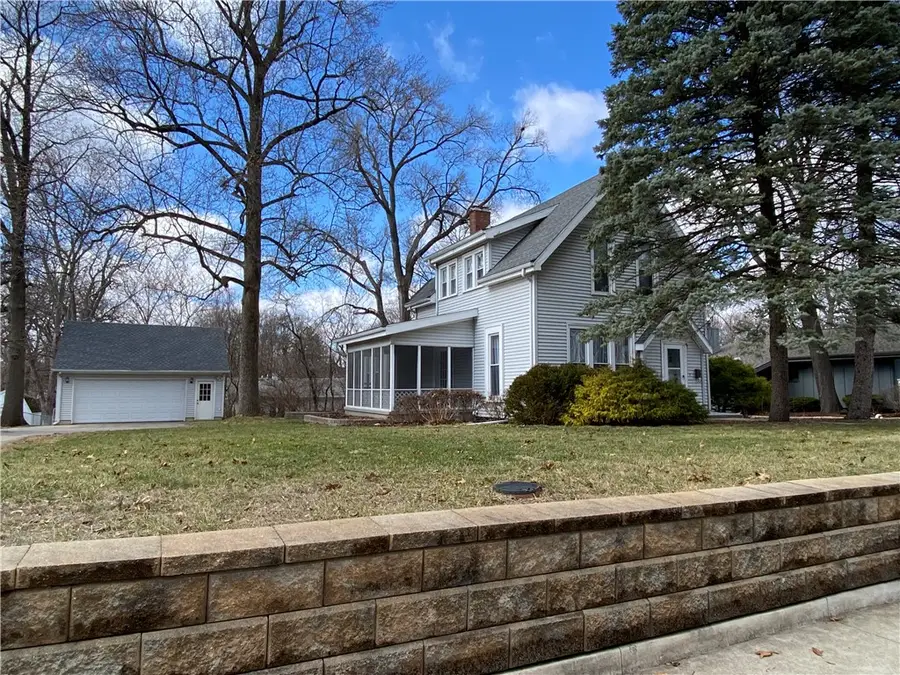 918 10th Street, Charleston, IL 61920 - #2