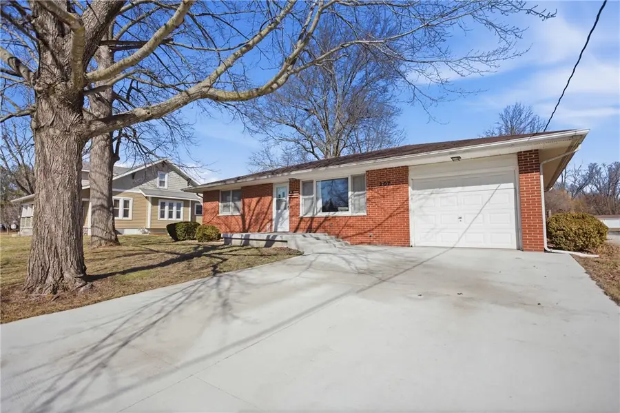 207 W Commercial Street, Strasburg, IL 62465 - #2