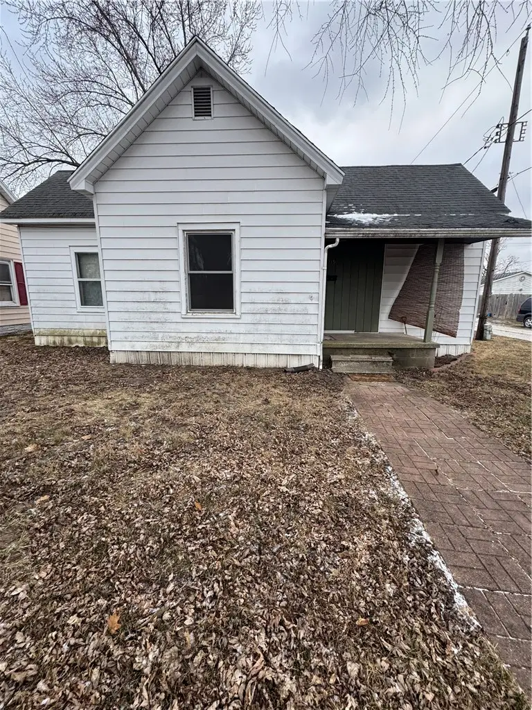 715 E Jefferson Avenue, Chrisman, IL 61924 - #1