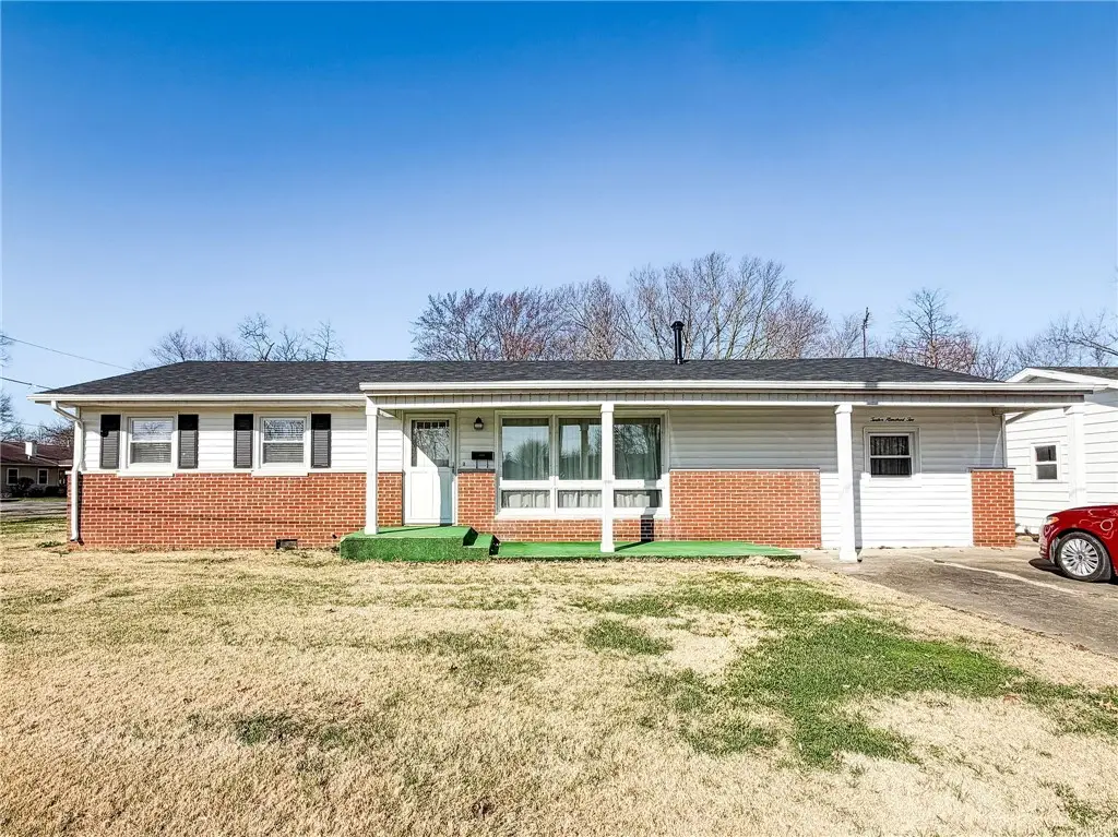 1202 N 10th Street, Marshall, IL 62441 - #1