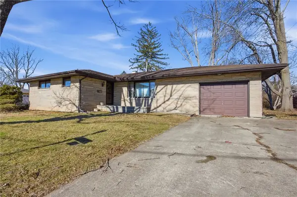 201 W Grant Avenue, Charleston, IL 61920