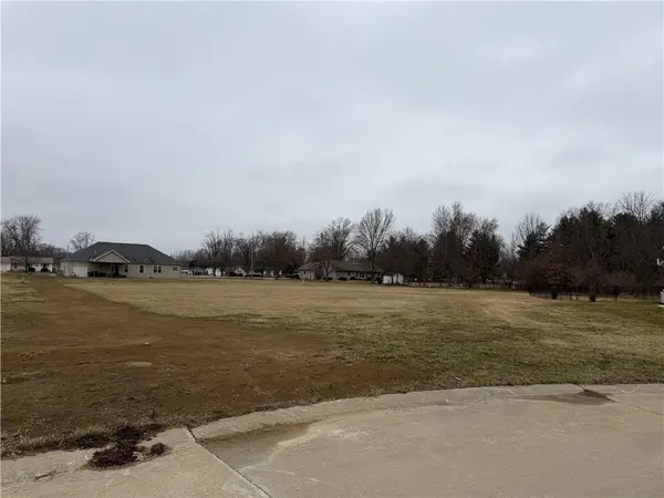 2202 Deer Run Court, Decatur, IL 62521