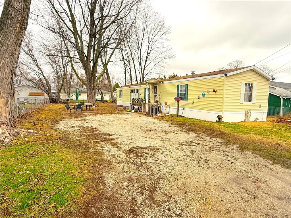 805 E Julia Street, Clinton, IL 61727 - #1