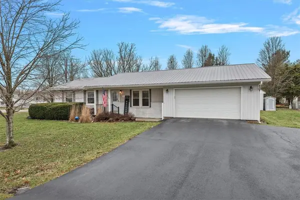 11 Cardinal Drive, Bethany, IL 61914