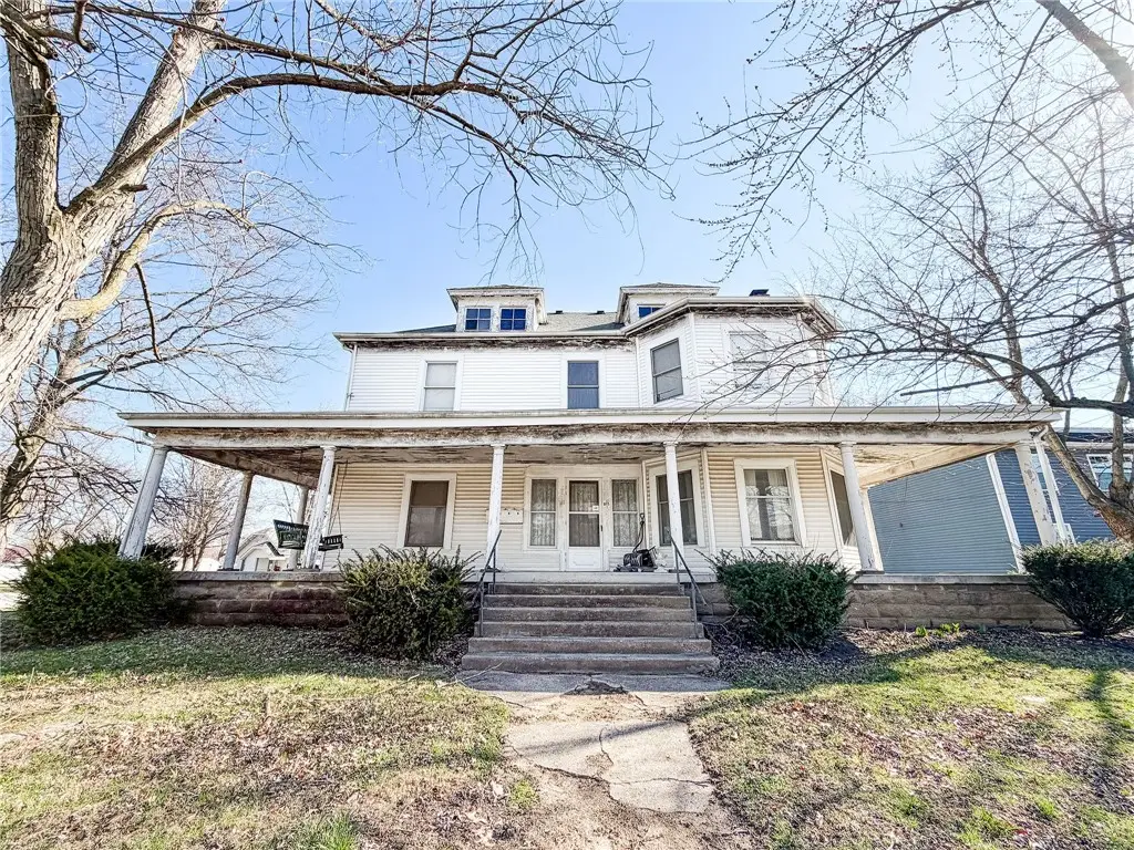 815 N 6th Street, Marshall, IL 62441 - #1