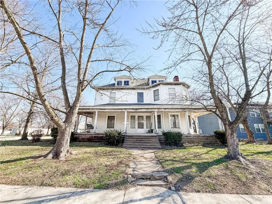 815 N 6th Street, Marshall, IL 62441 - #2