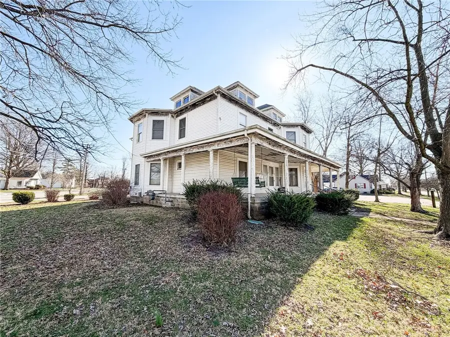 815 N 6th Street, Marshall, IL 62441 - #3