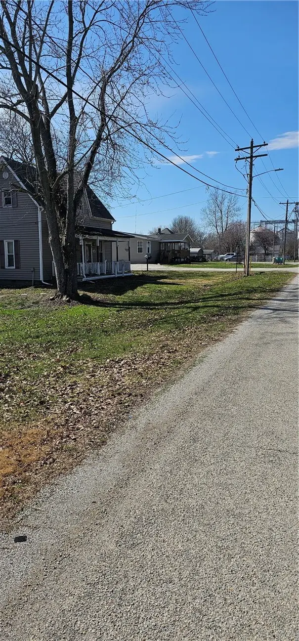 205 Lincoln Street, Greenup, IL 62428 - #3