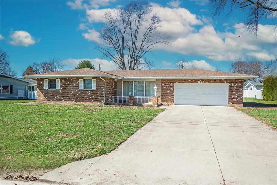 1202 Holiday Drive, Effingham, IL 62401 - #1
