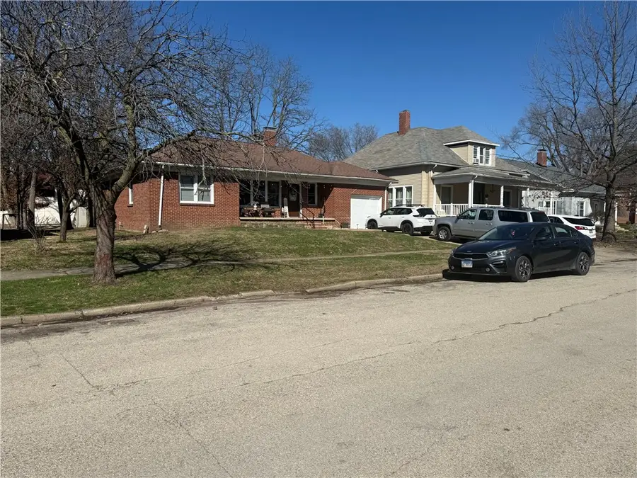 305 W Crawford Street, Paris, IL 61944 - #3