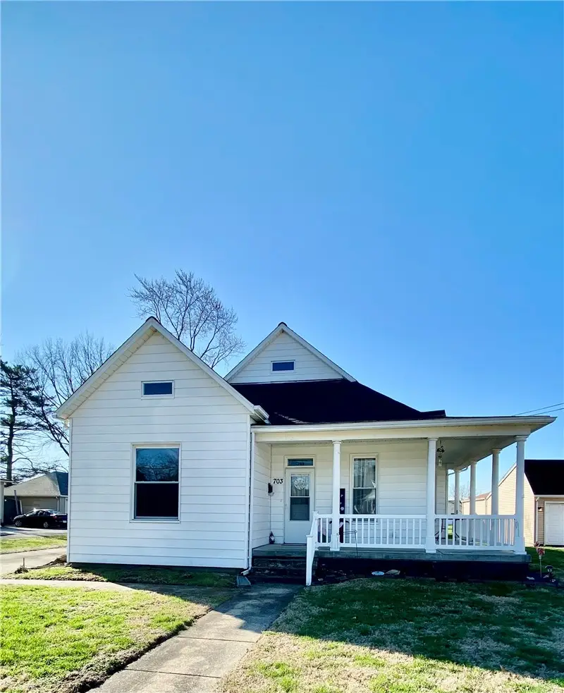 703 E Jefferson Avenue, Effingham, IL 62401 - #2