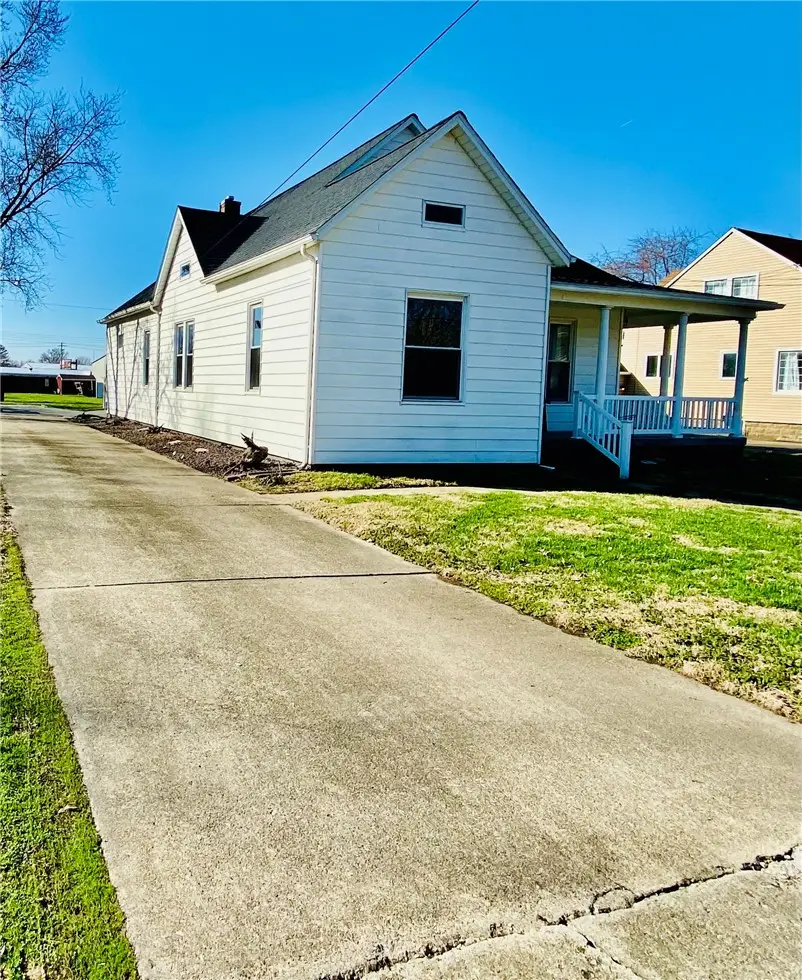 703 E Jefferson Avenue, Effingham, IL 62401 - #3