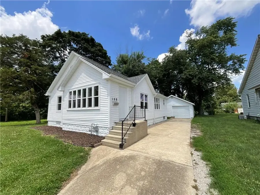108 W Virginia Avenue, Effingham, IL 62401 - #2
