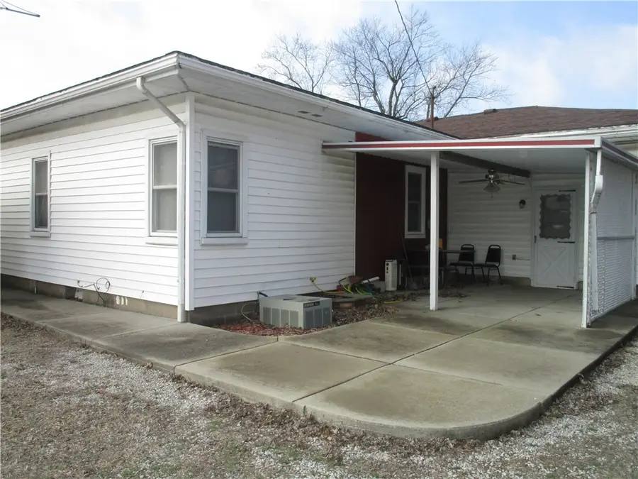 100 N Hickory Street, Pana, IL 62557 - #2