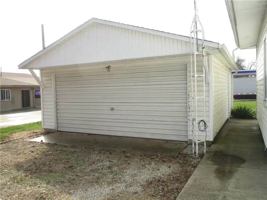 100 N Hickory Street, Pana, IL 62557 - #3