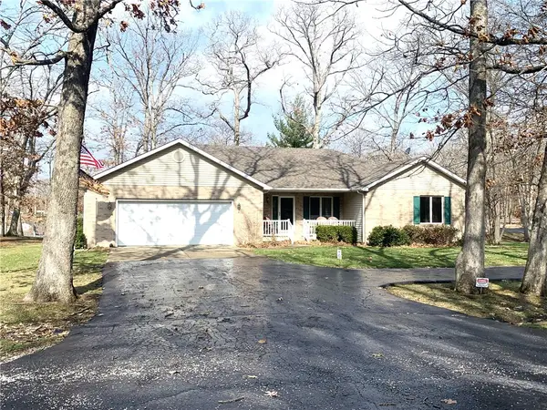 68 Beyers Lake Estate, Pana, IL 62557