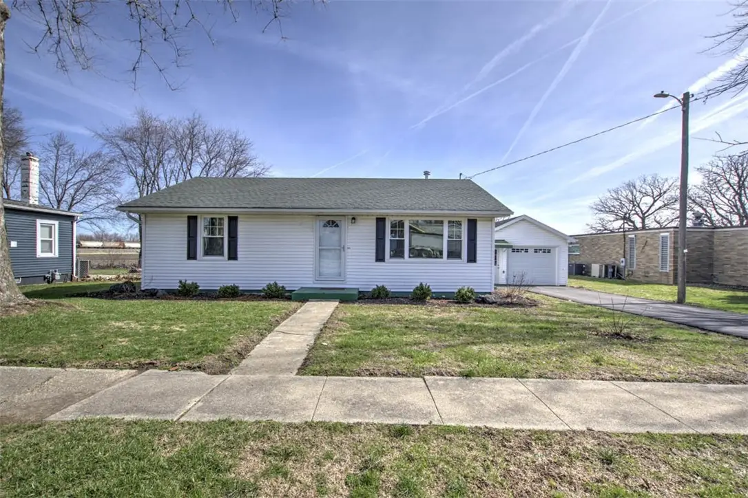 202 S Jackson Street, Cerro Gordo, IL 61818 - #1