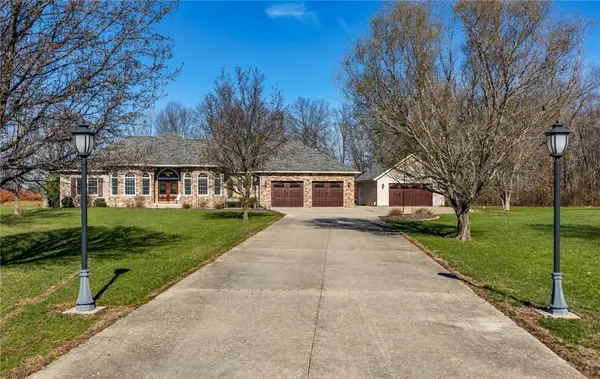 14807 N Meadowbrook Court, Effingham, IL 62401