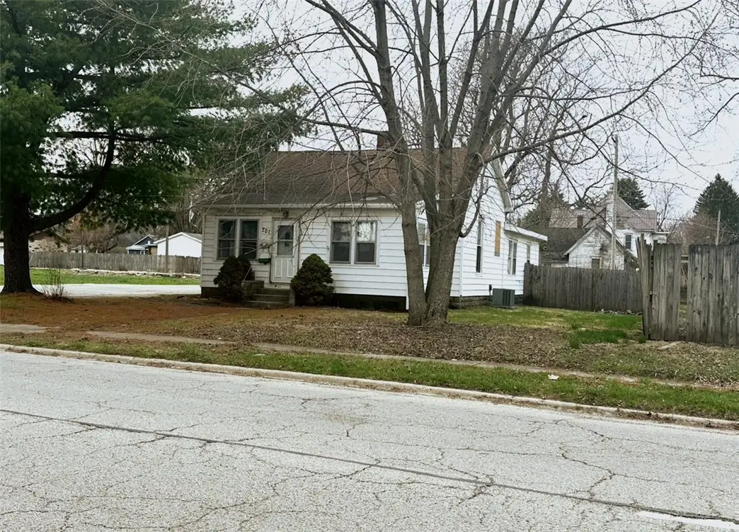 701 N Central Avenue, Paris, IL 61944 - #1