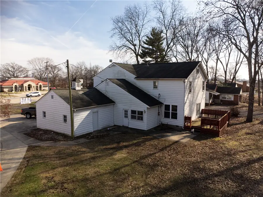 807 N Keller Drive, Effingham, IL 62401 - #3