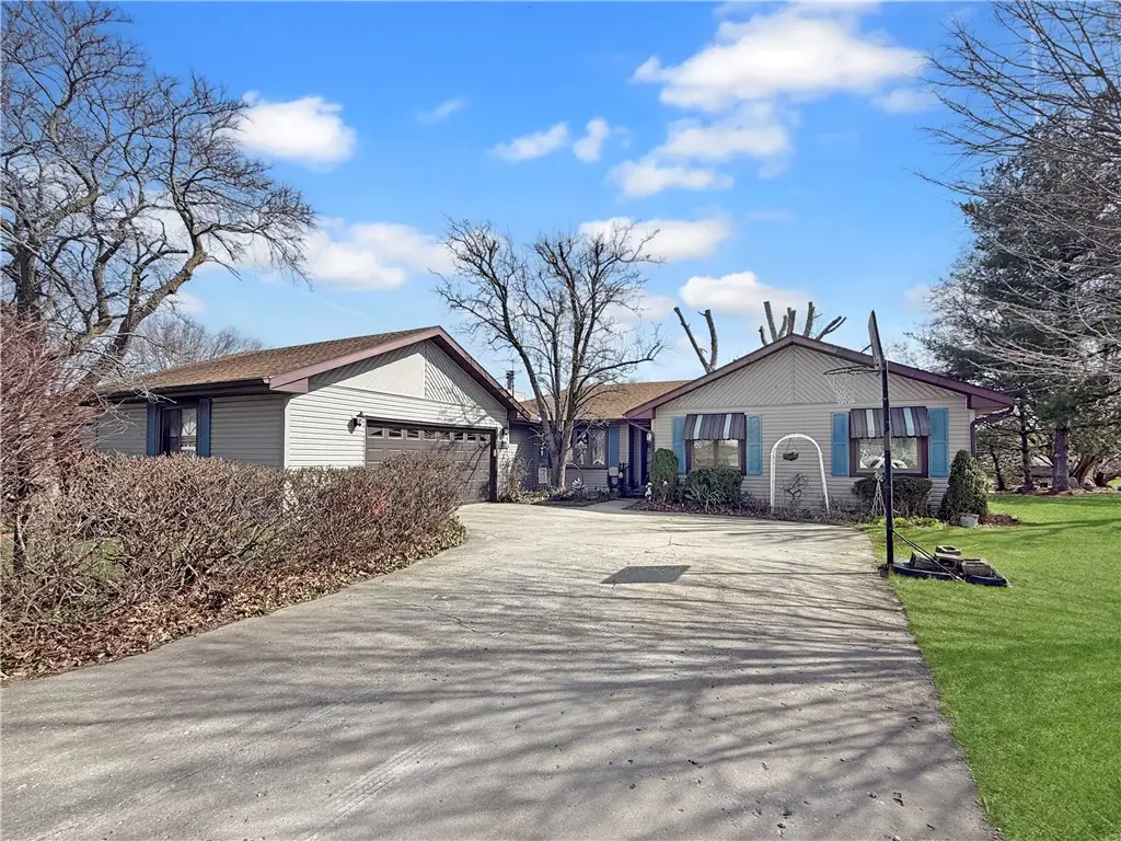 51 Country Club Estates, Sullivan, IL 61951 - #1