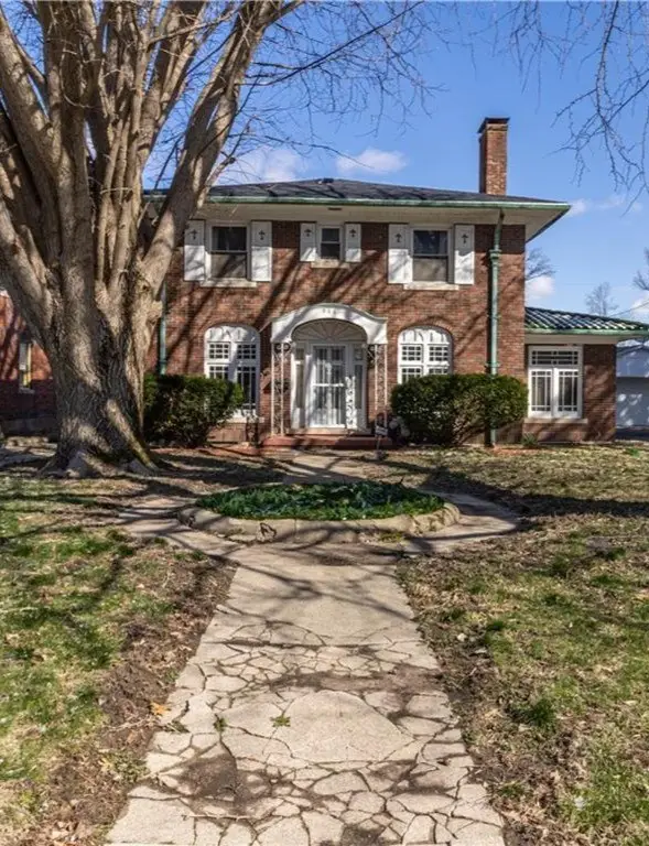 966 E Cantrell Street, Decatur, IL 62521