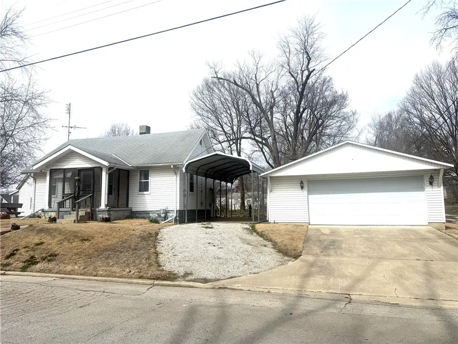 912 E Riverside Avenue, Decatur, IL 62521 - #2