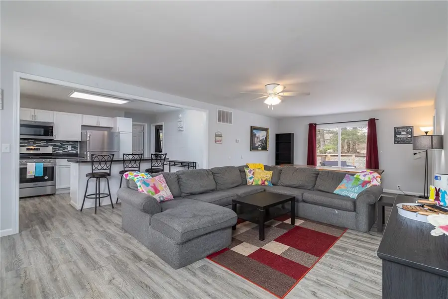 623 N Ash Street, Saint Elmo, IL 62458 - #3