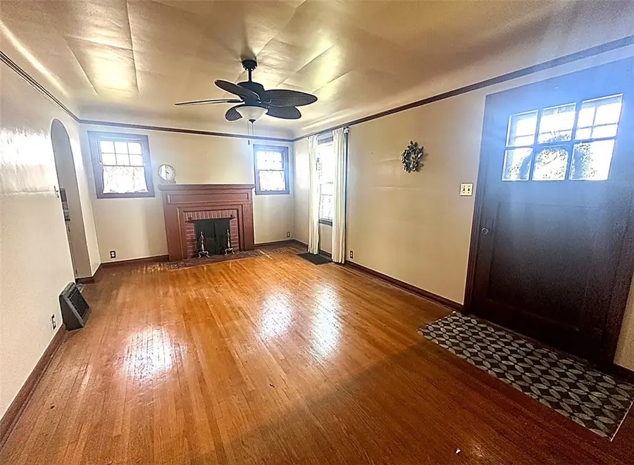 320 E Jasper Street, Paris, IL 61944 - #2