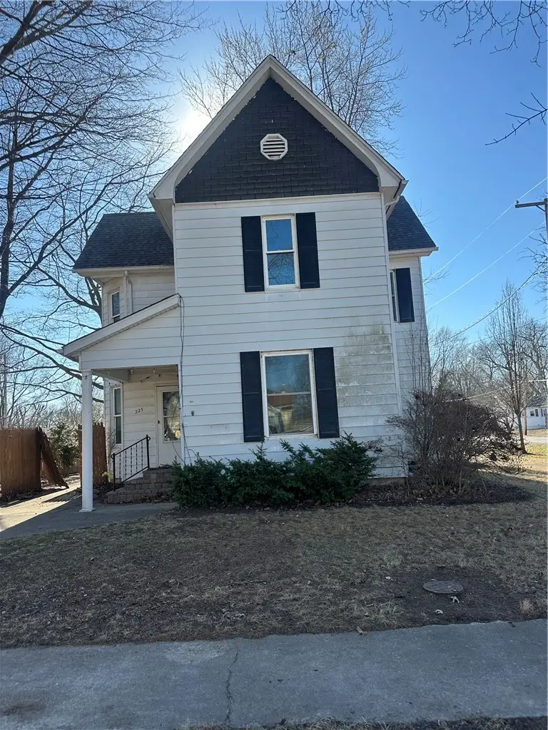 223 N Pine Street, Nokomis, IL 62075 - #1