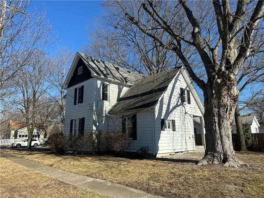 223 N Pine Street, Nokomis, IL 62075 - #2
