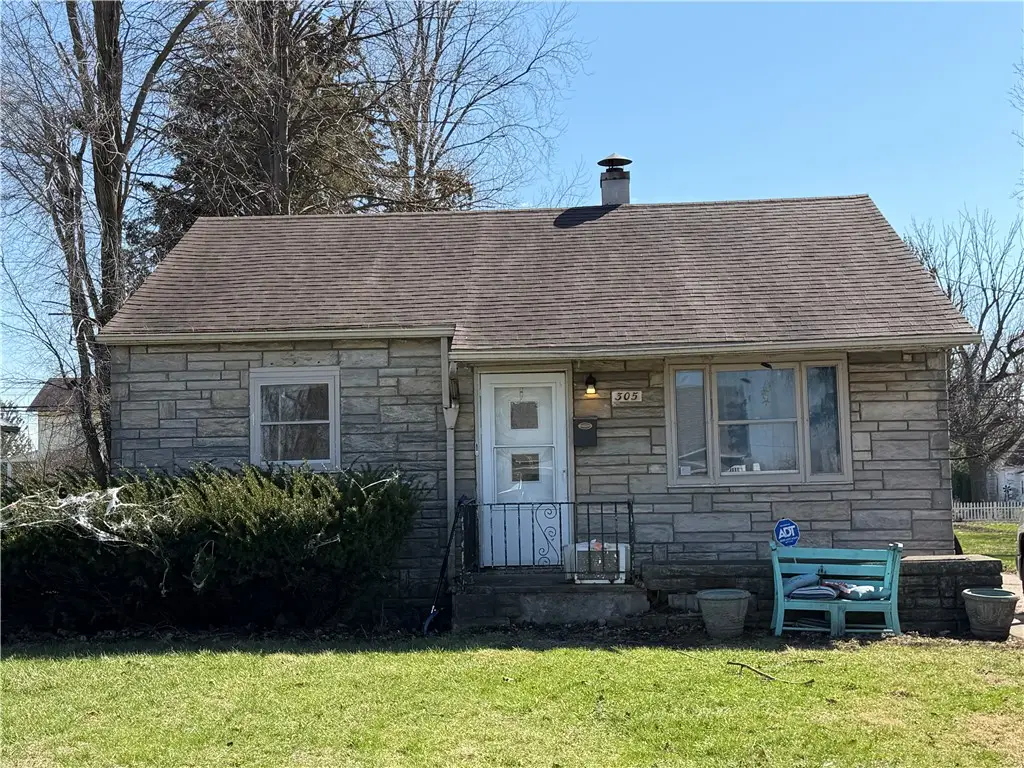 305 W Chestnut Street, Hoopeston, IL 60942 - #1