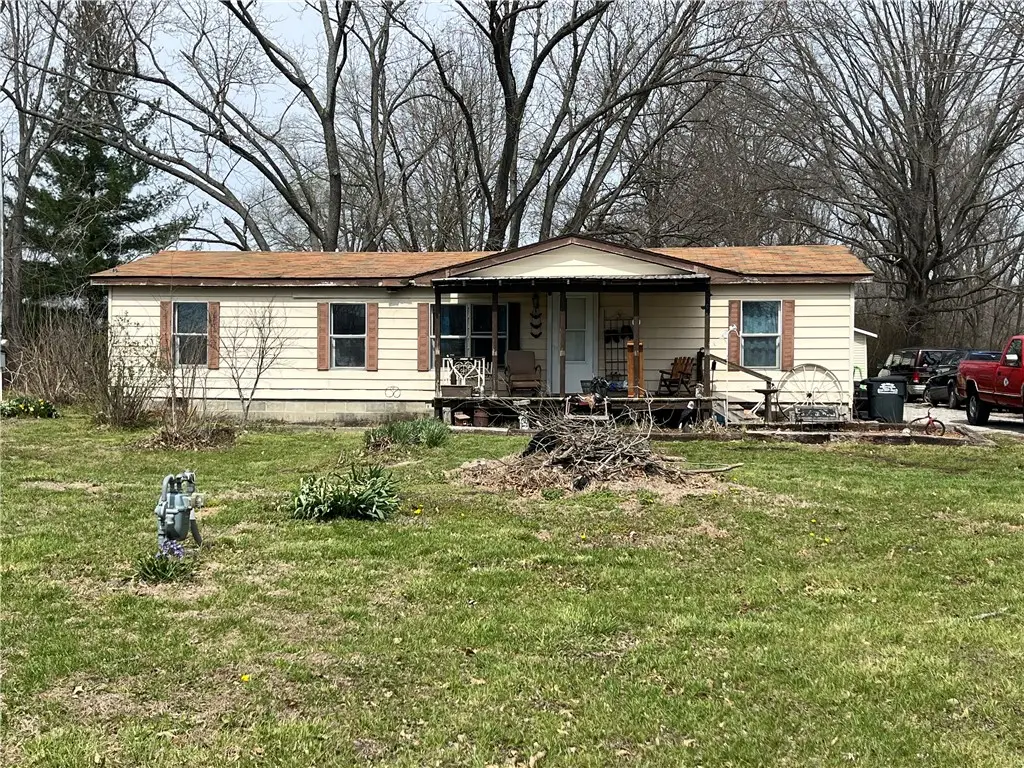 106 W Walnut Street, Watson, IL 62473 - #1